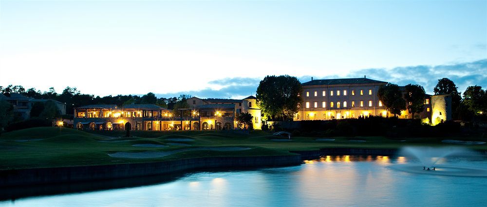 Hotel Chateau Et Golf De Taulane La Martre Exterior foto